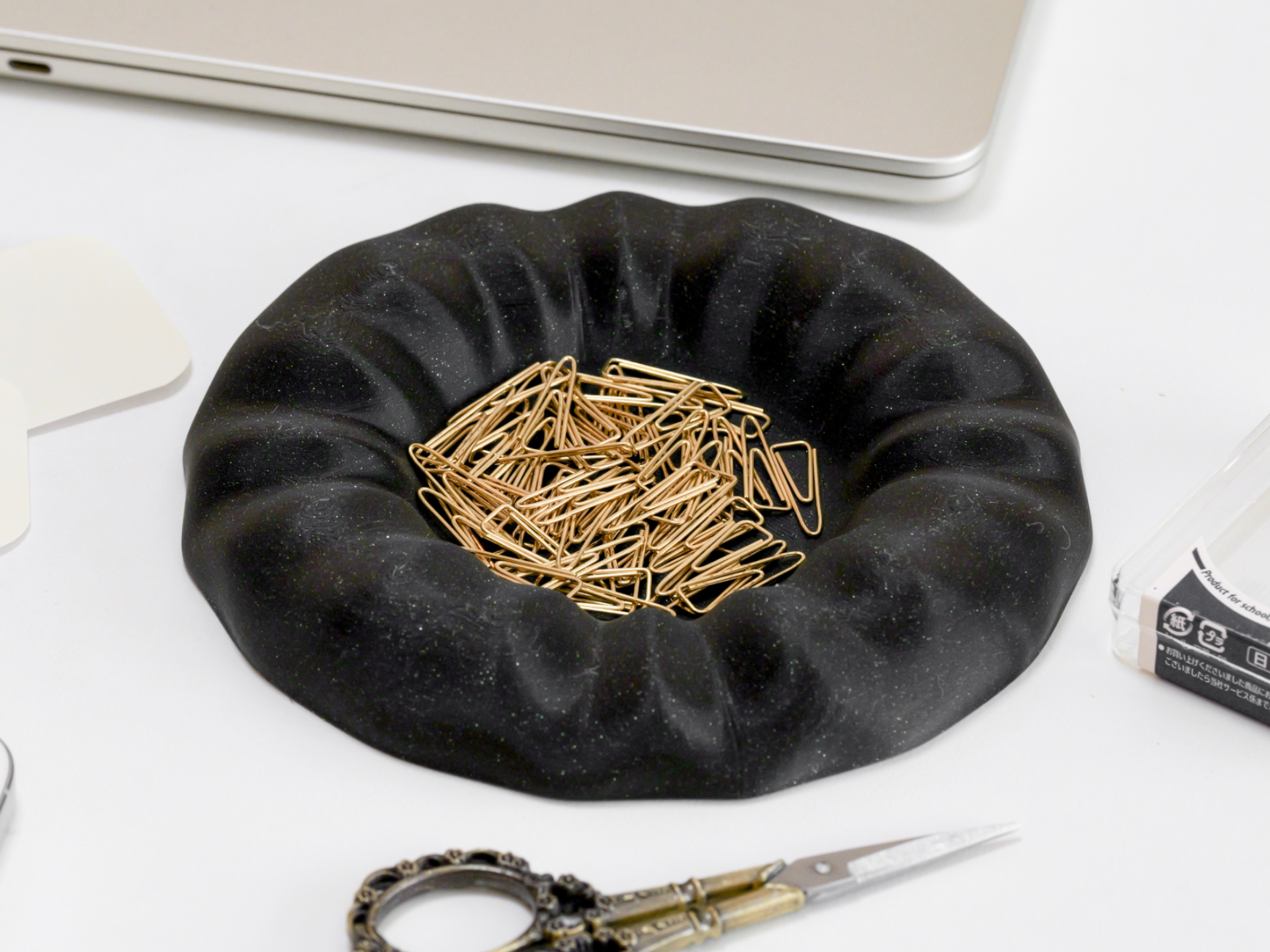 Ring-Shaped Cushion Tray