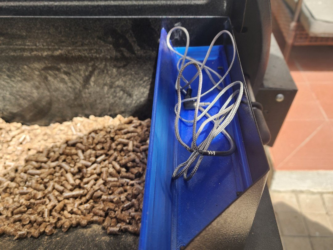 Pit Boss Pro 850 Pellet Hopper shelf