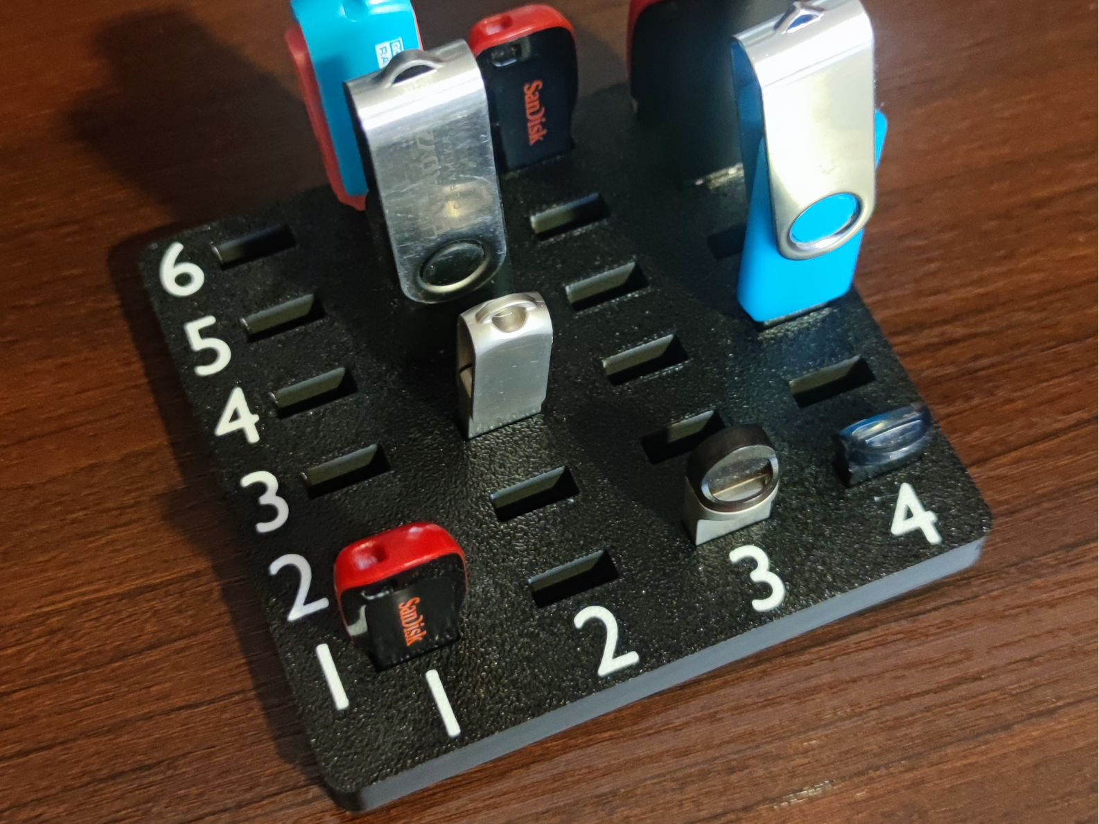 Pendrive stand with numbers