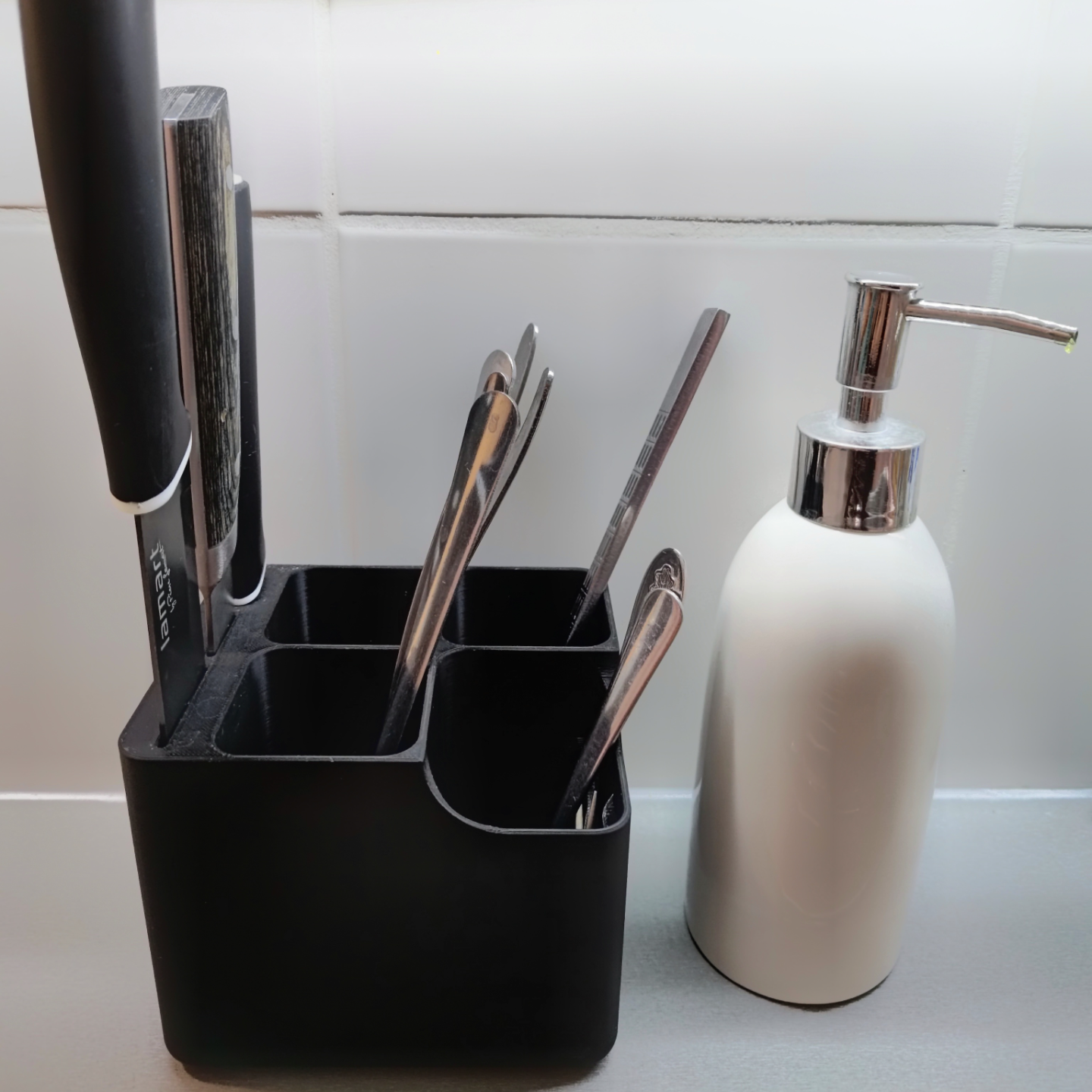 Cutlery holder
