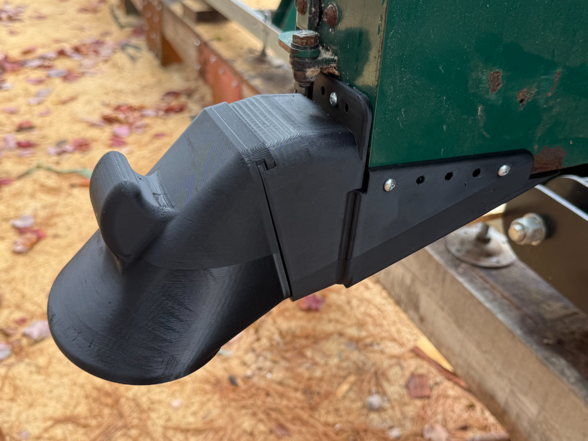 Woodland Mills HM-126 Sawdust Chute
