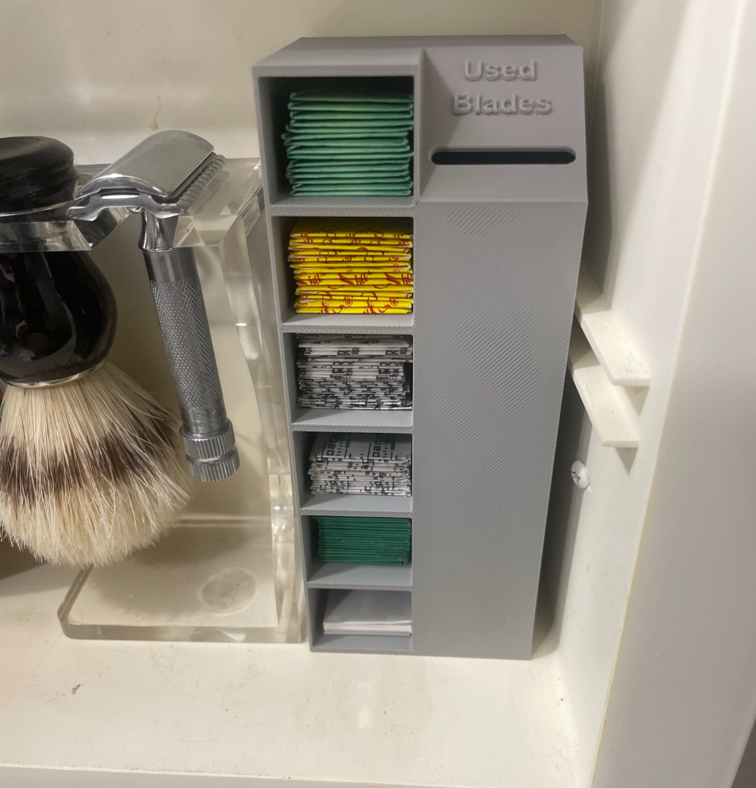 Vertical Razor Blade Organizer and Disposal