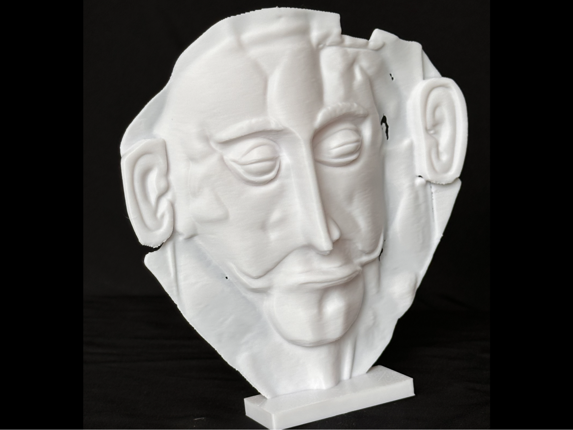 Masque en or mycénien XVI° siècle av JC