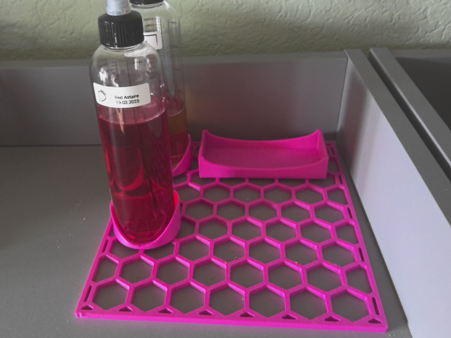 Wabenplatte und Halter für E-Liquit