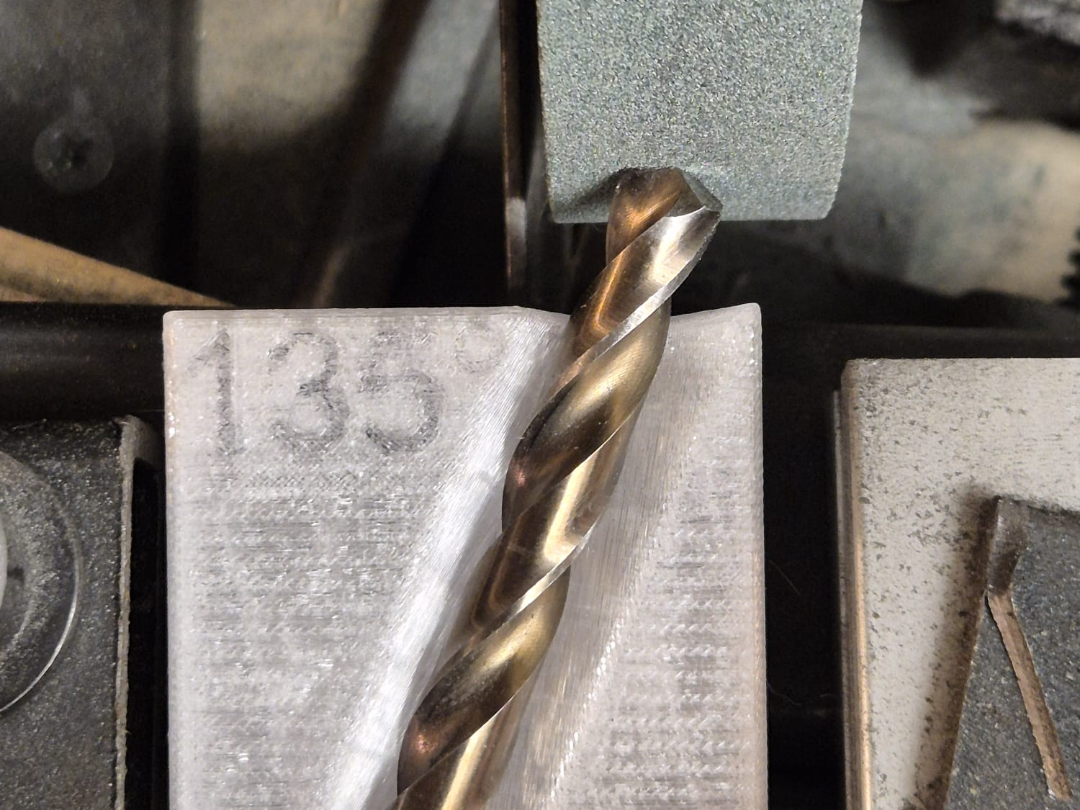 bohrer schleifhilfe 135°