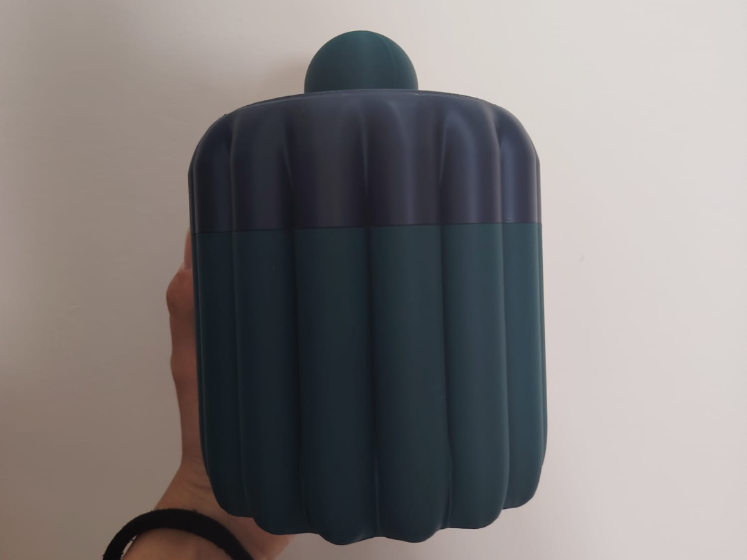 Bin cake design with magnetic lid
