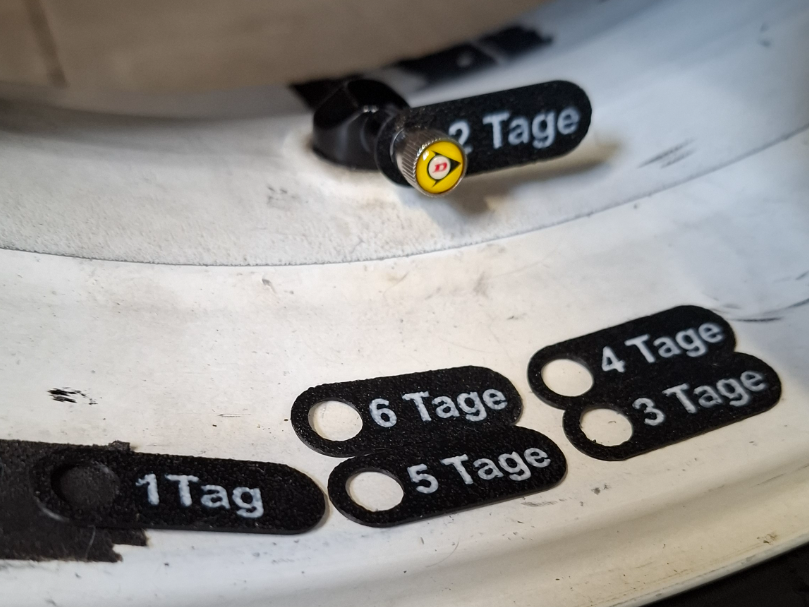 Reifenmarkierung Reifenalter Slicks Rennstrecke