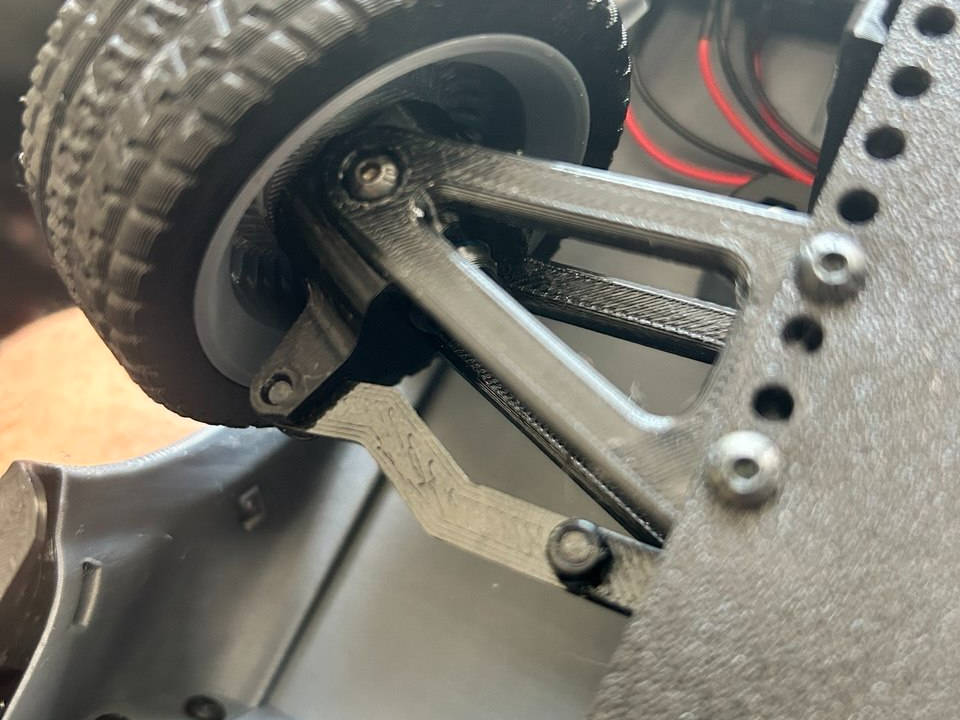 Adaptador rotula, mejora dirección Chasis 1/10 DKS
