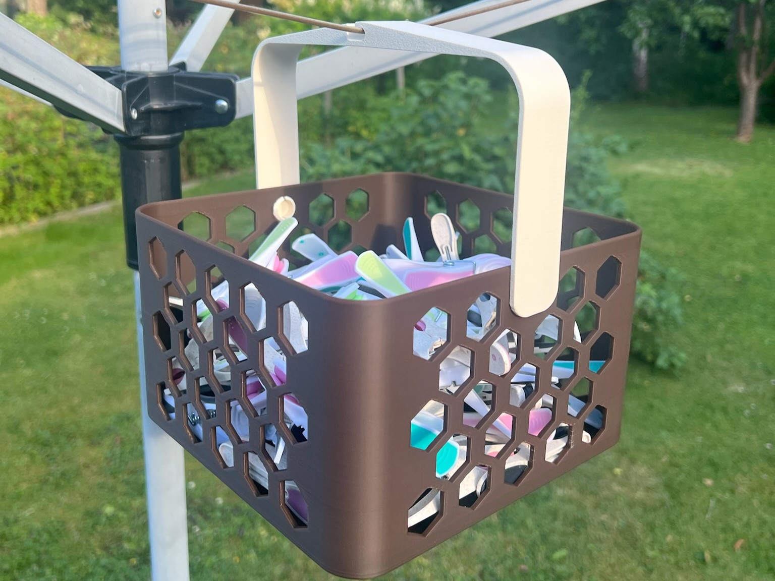 Basket with hanger for clothespins - Large