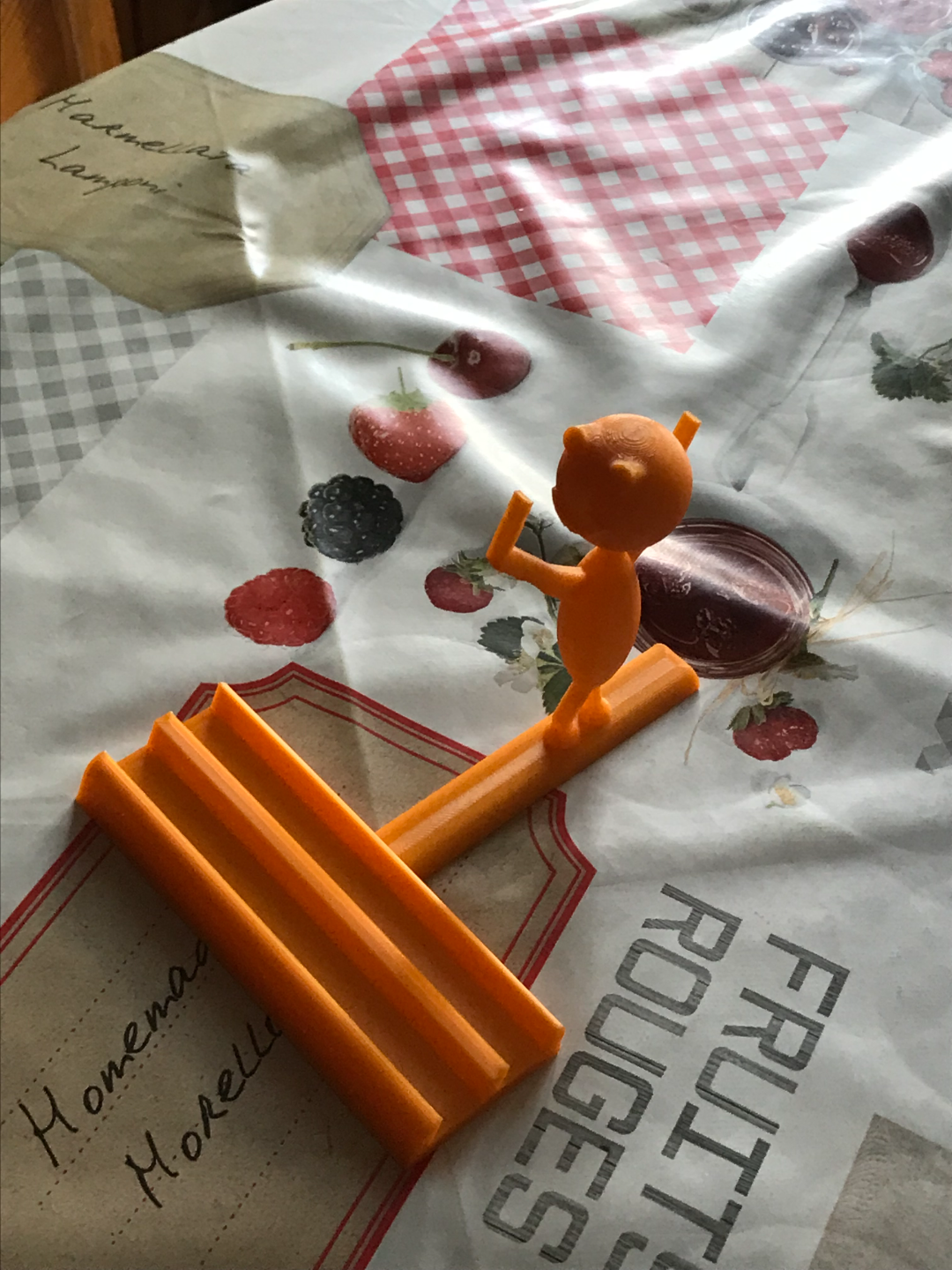 IPHONE STAND MAN ALONE