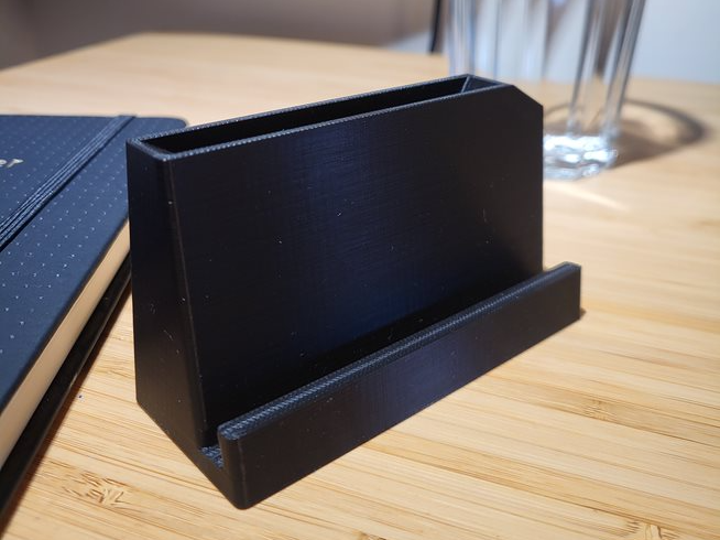 Minimal desk organiser
