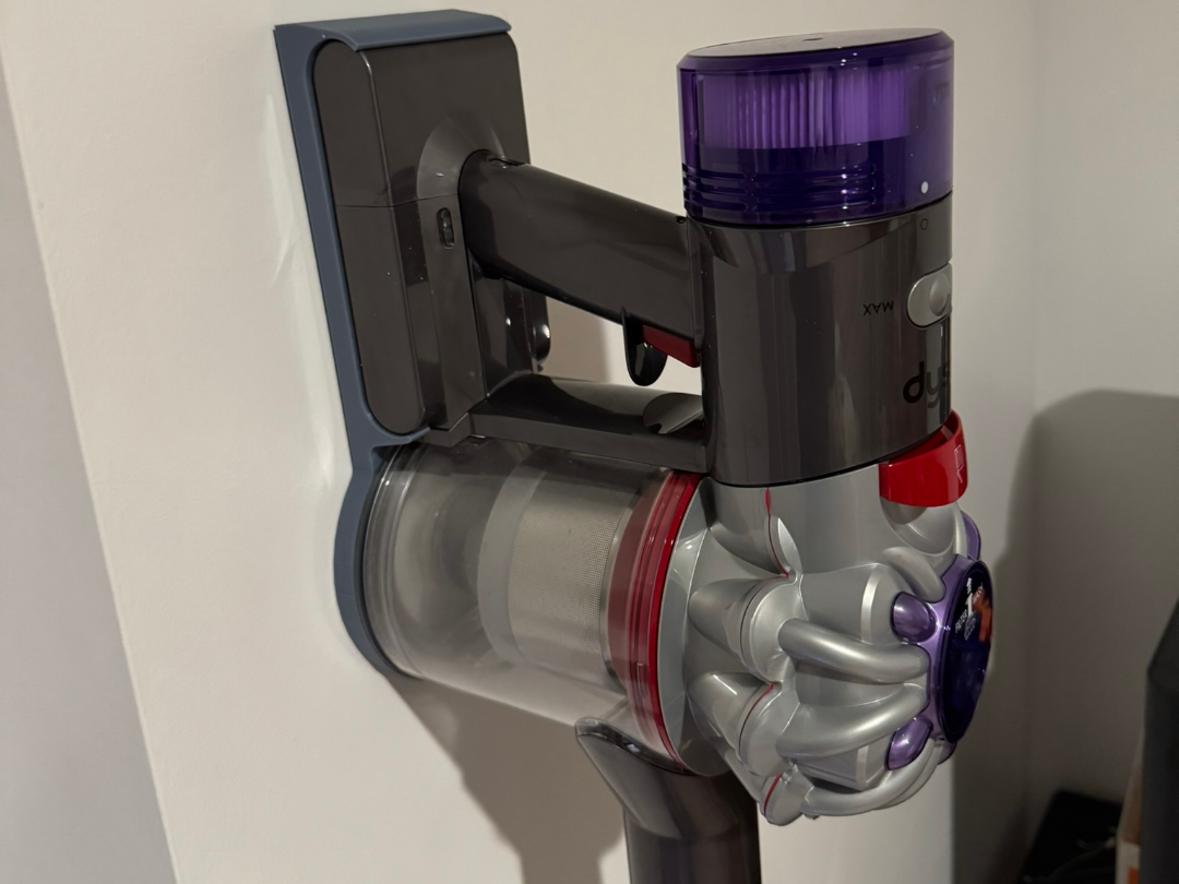 No-Screw Dyson V7 and V8 Wall Mount