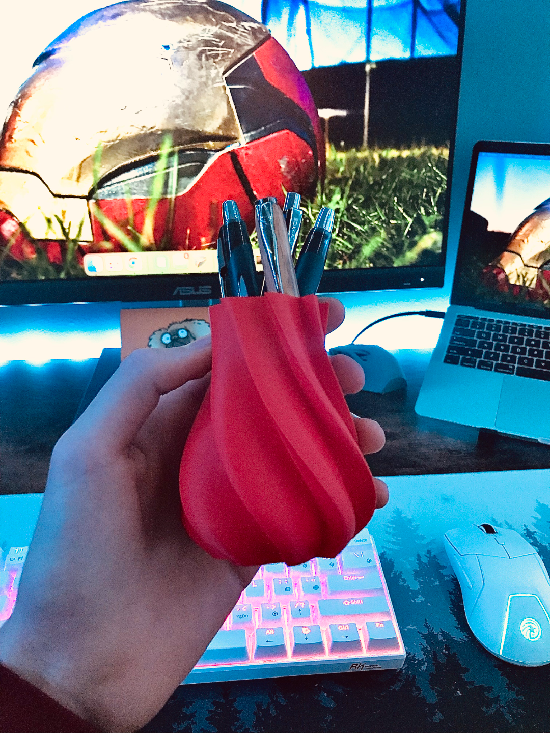 Pen holder unique design