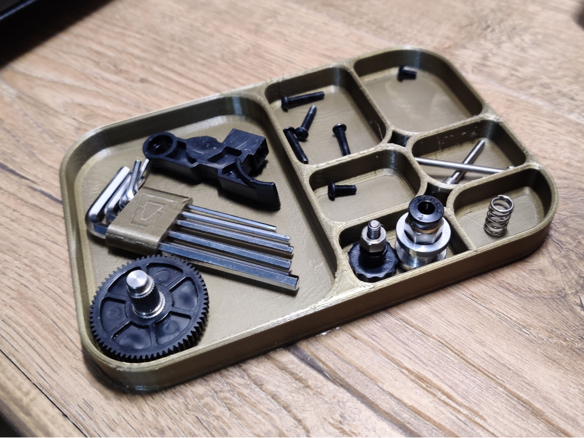 Separated tool bit tray