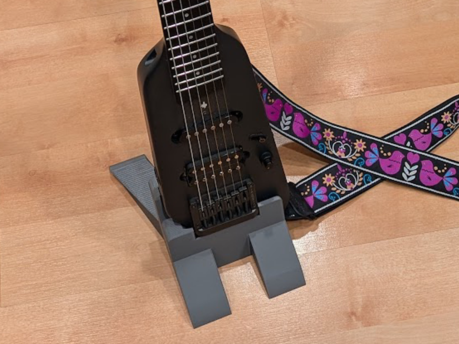 Guitar stand for Donner HushX