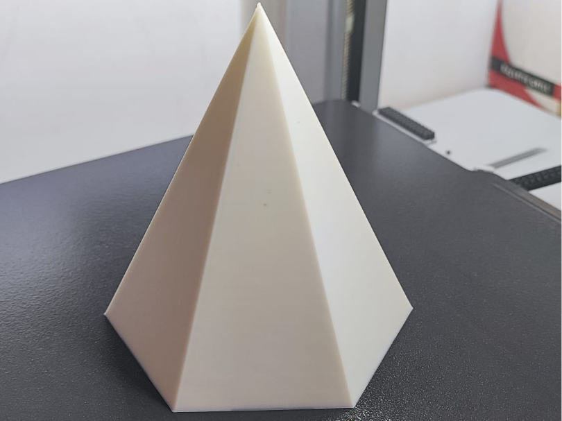 Piramide esagonale regolare senza fondo