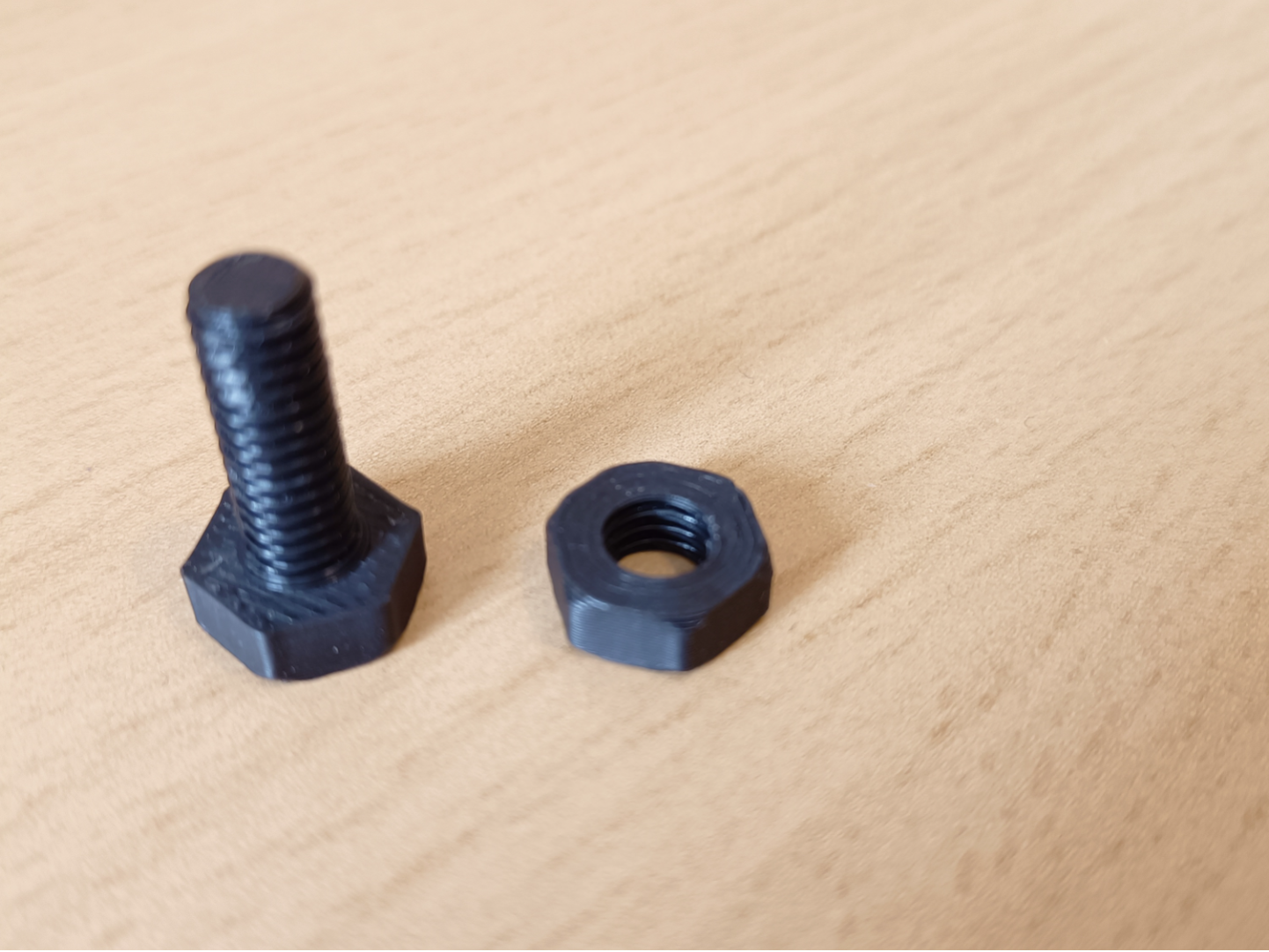 Tuerca y tornillo M6x15