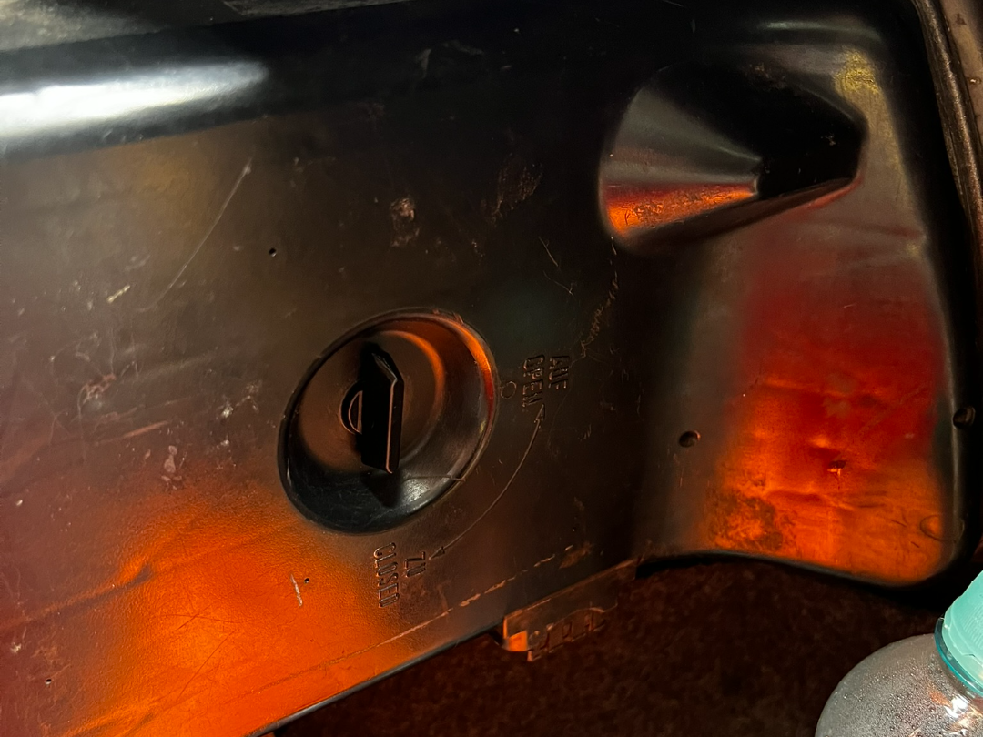 W124 Tail Lights Pin