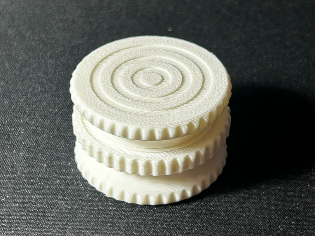 Simple spinning fidget toy
