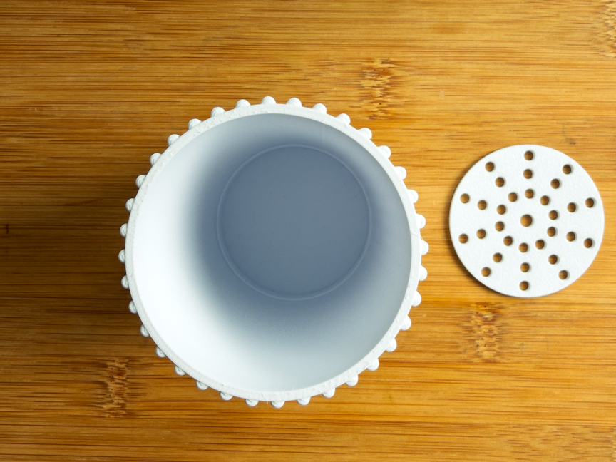 Toothbrush Holder with Removable Drain Grid
