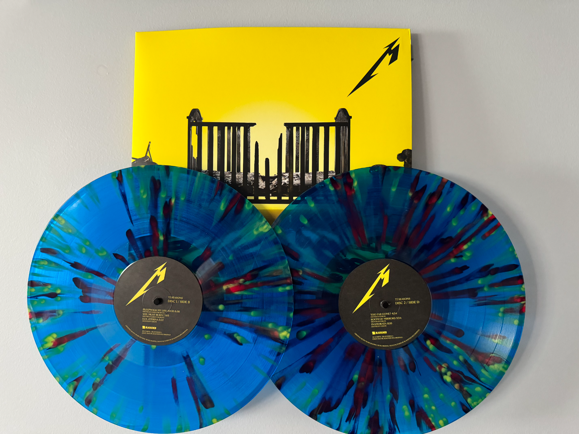 Double Record Wall Display with 3M Claw