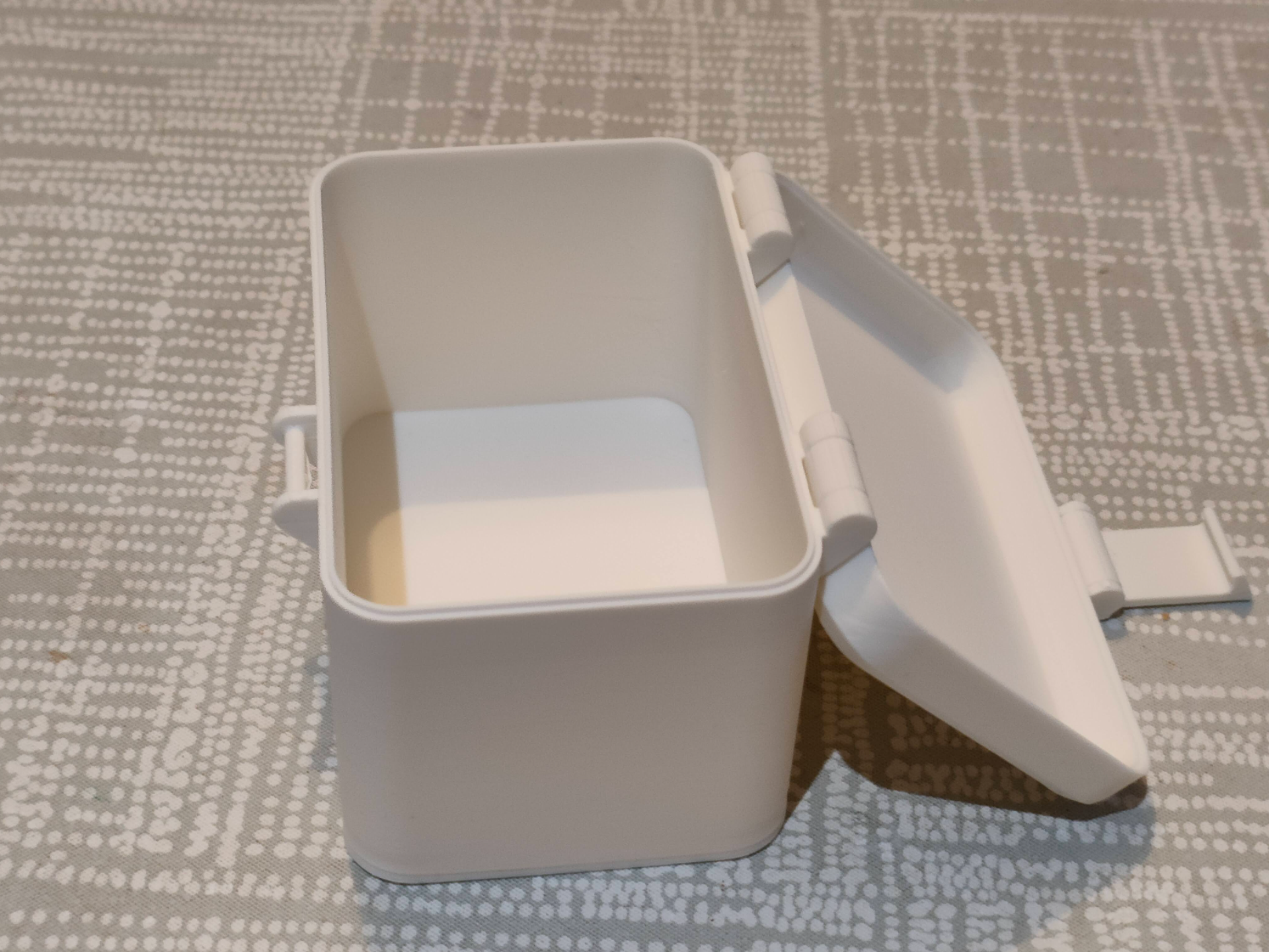 Storage box (in place, no support)