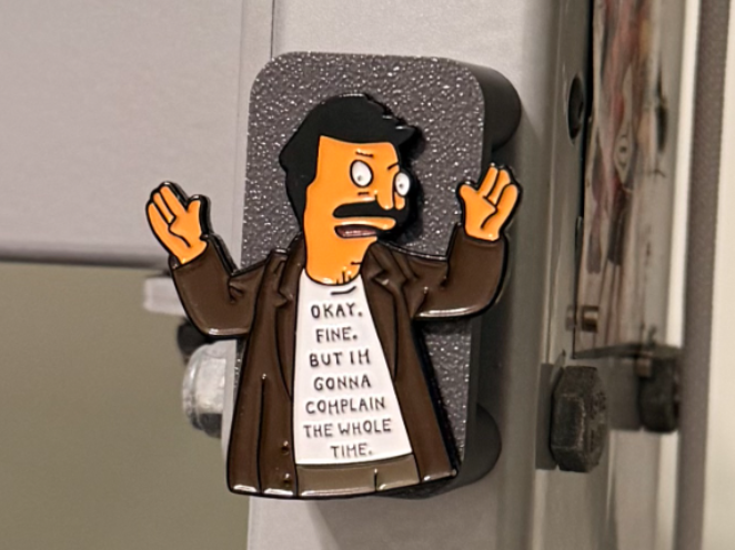 Magnetic mounter for enamel pins