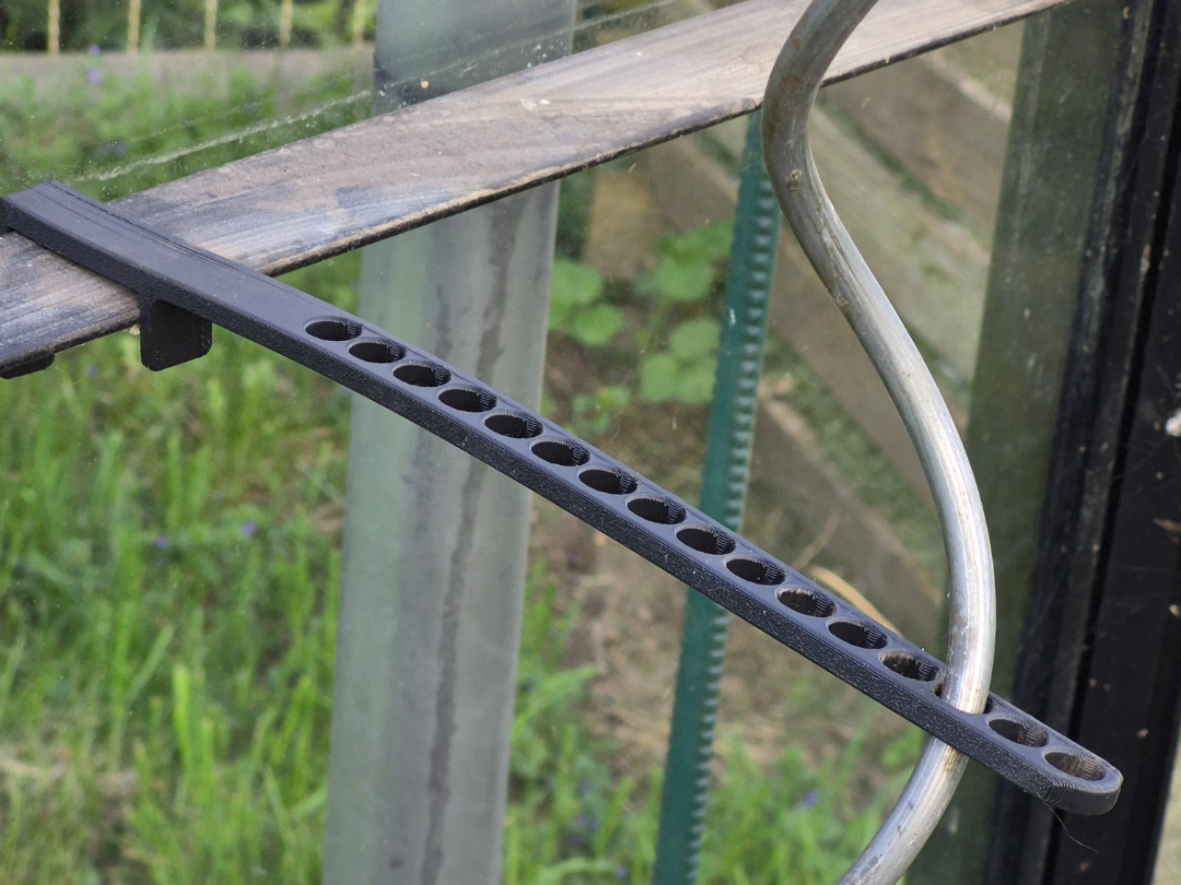 Tomatenstangenhalter für Gewächshaus