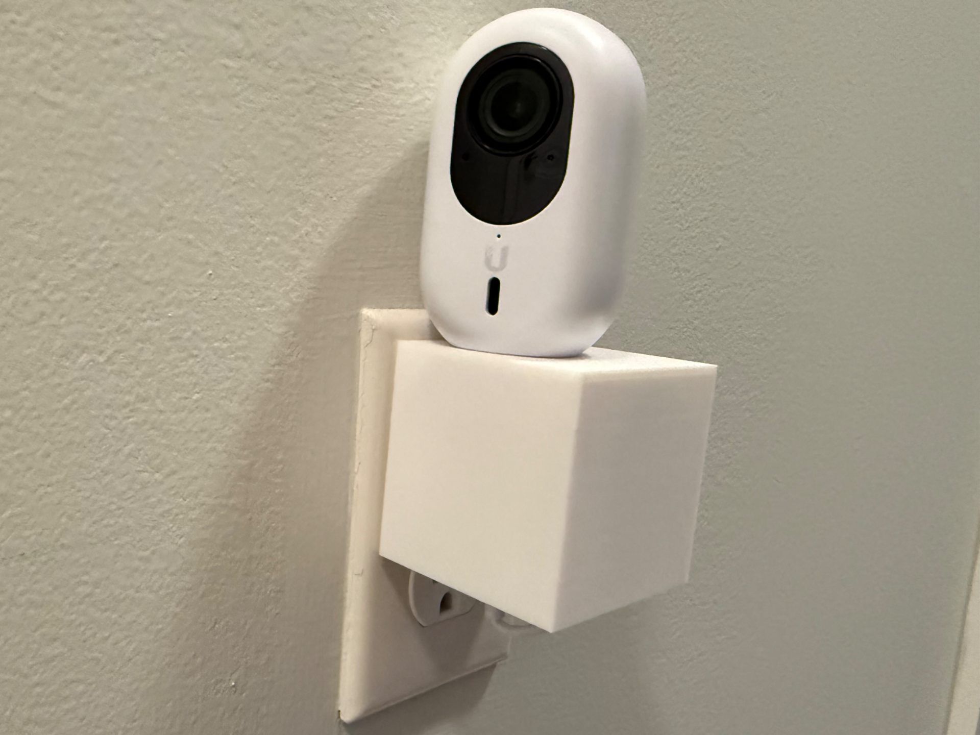 Outlet Shelf with cable storage for camera Unifi