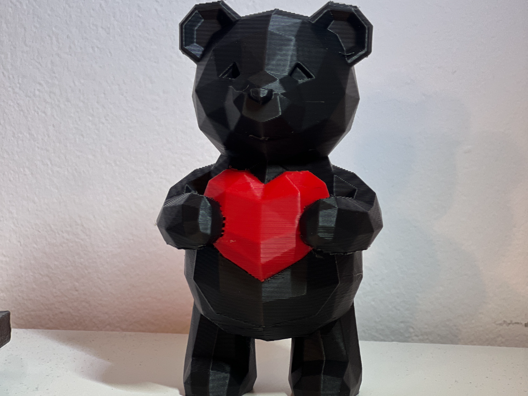 Low Poly Love Bear with Heart – Modern Decoration