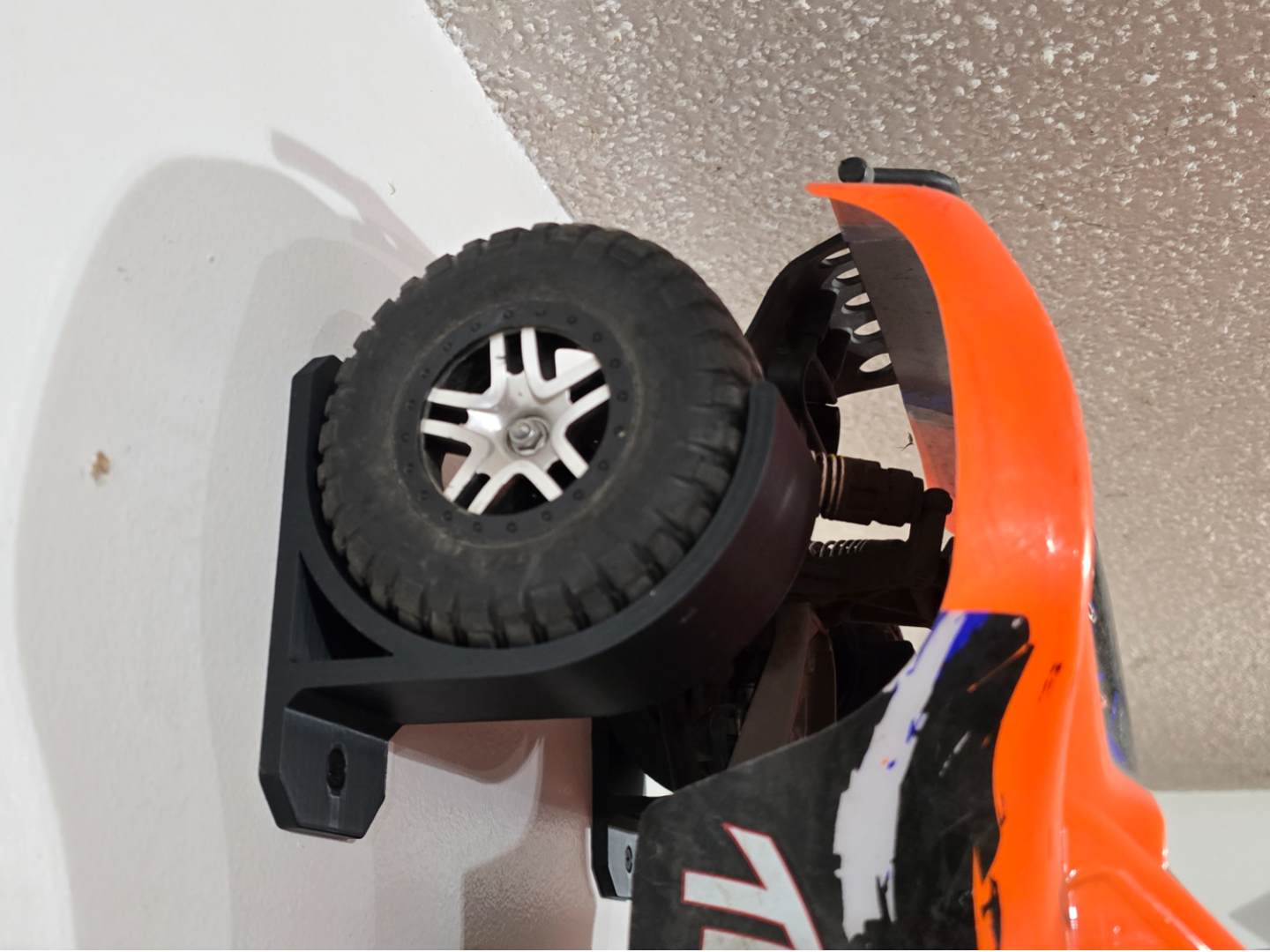 Traxxas Slash Wall Mount