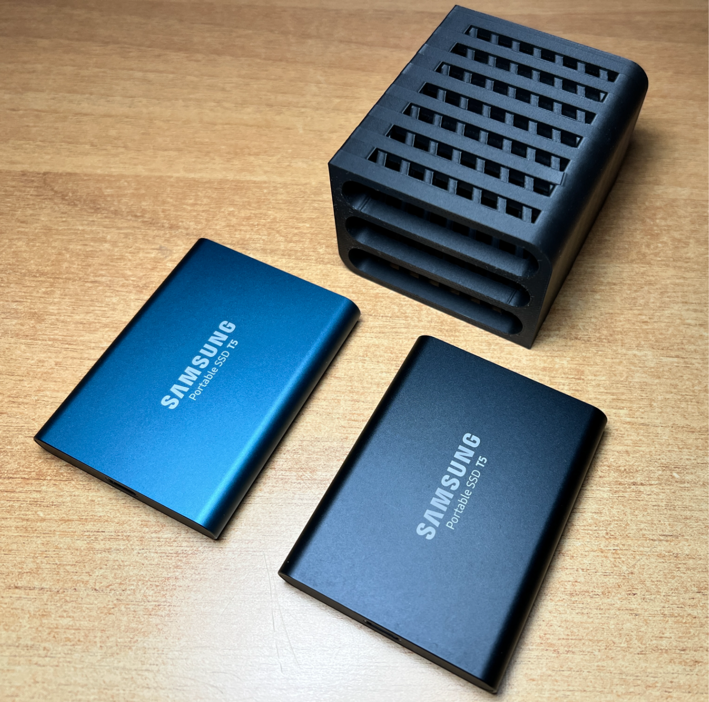 Samsung Portable SSD T5 hard disk slot
