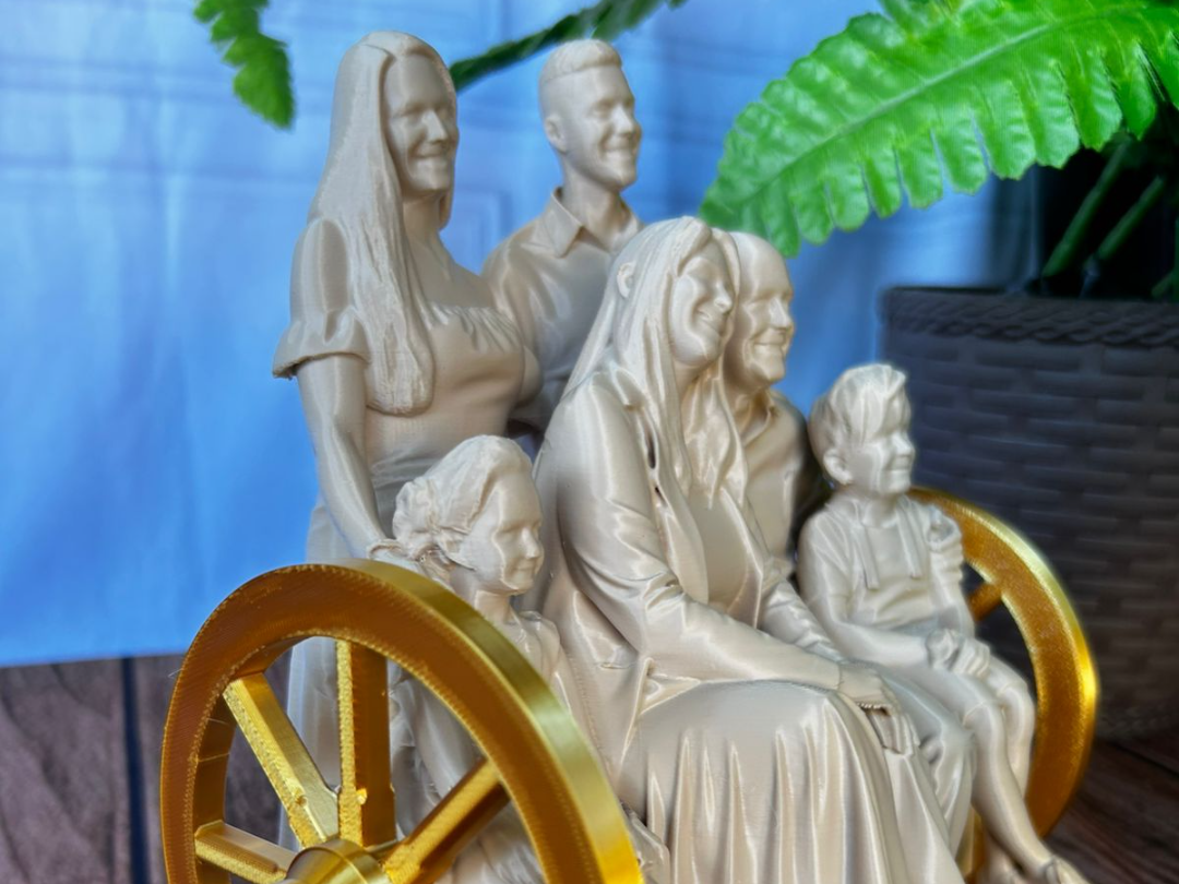 Familia em banco com rodas de carroça
