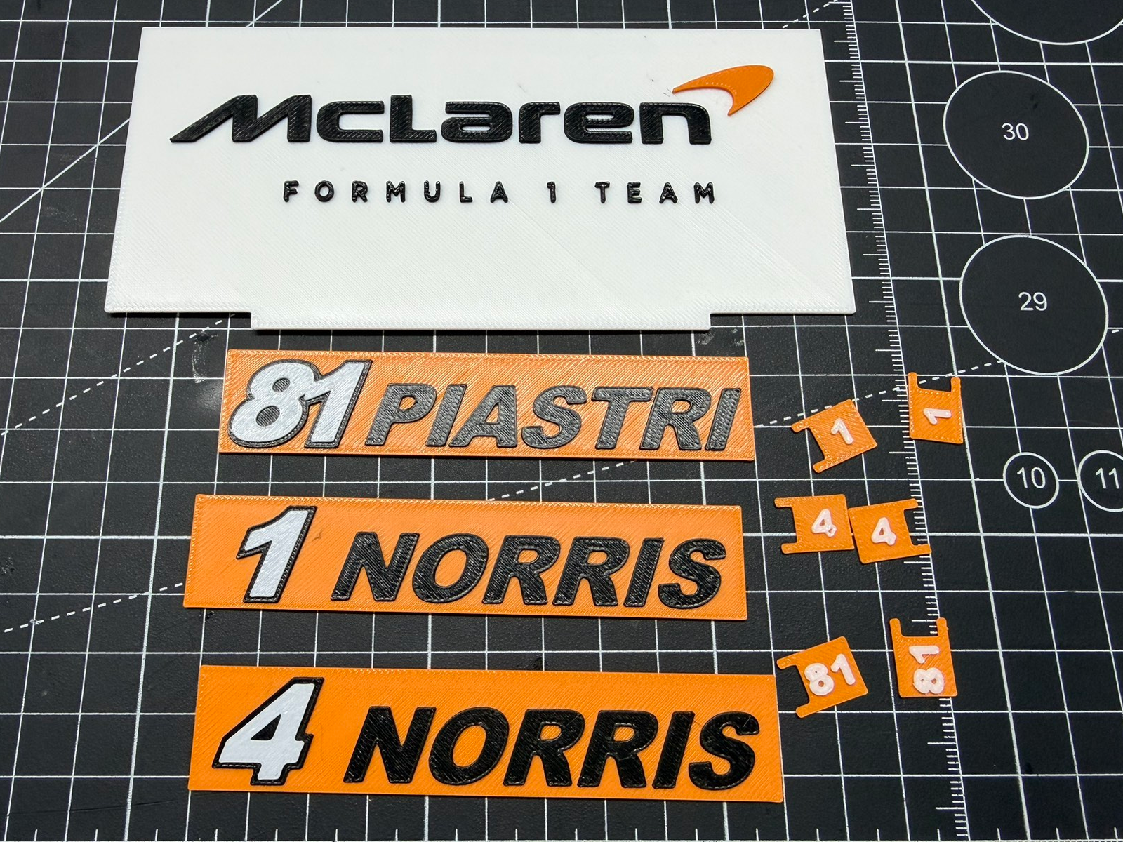 McLaren F1 team garage - 1:43 scale - add on