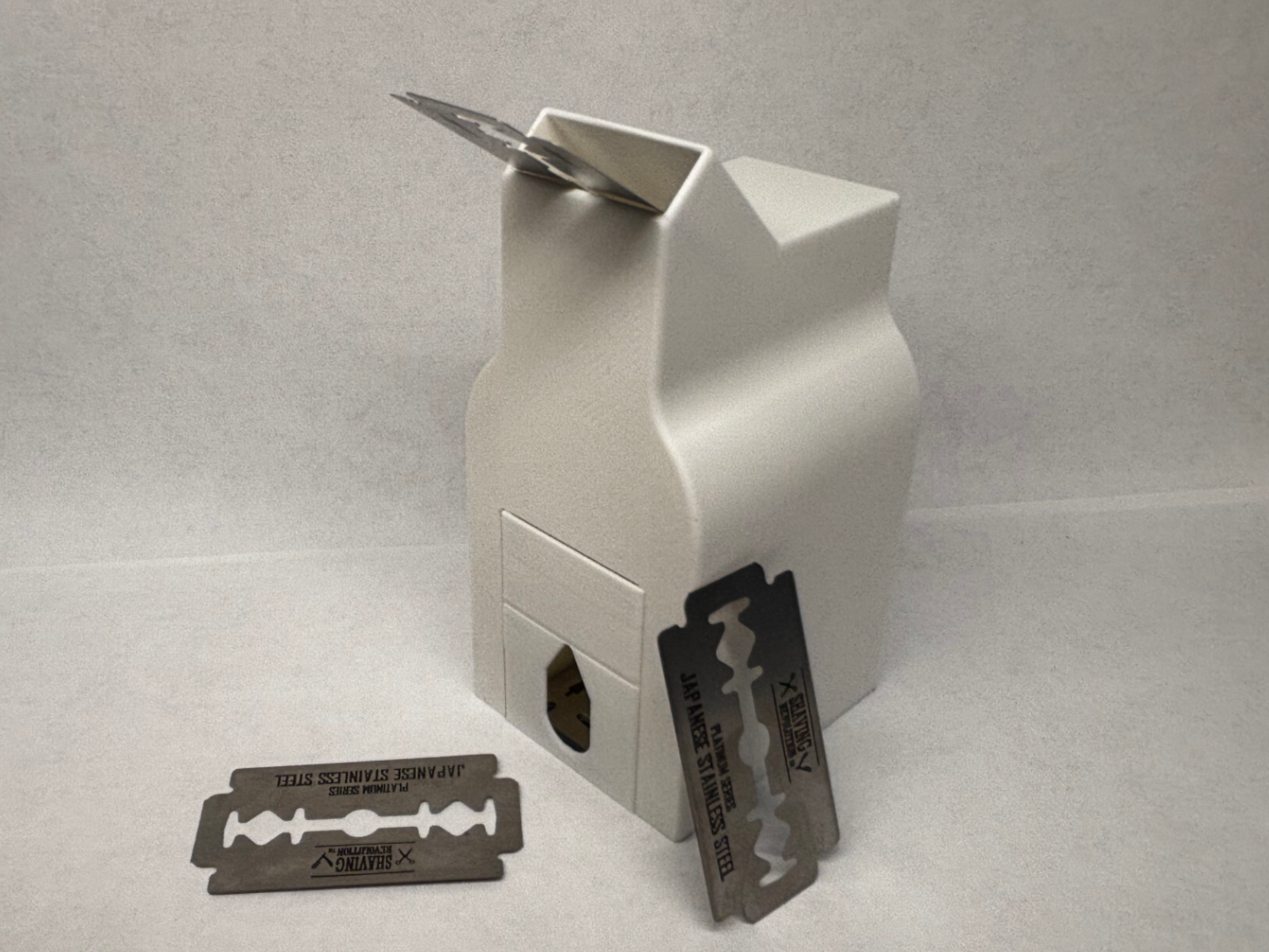 Swappable Razorblade Storage for Disposal