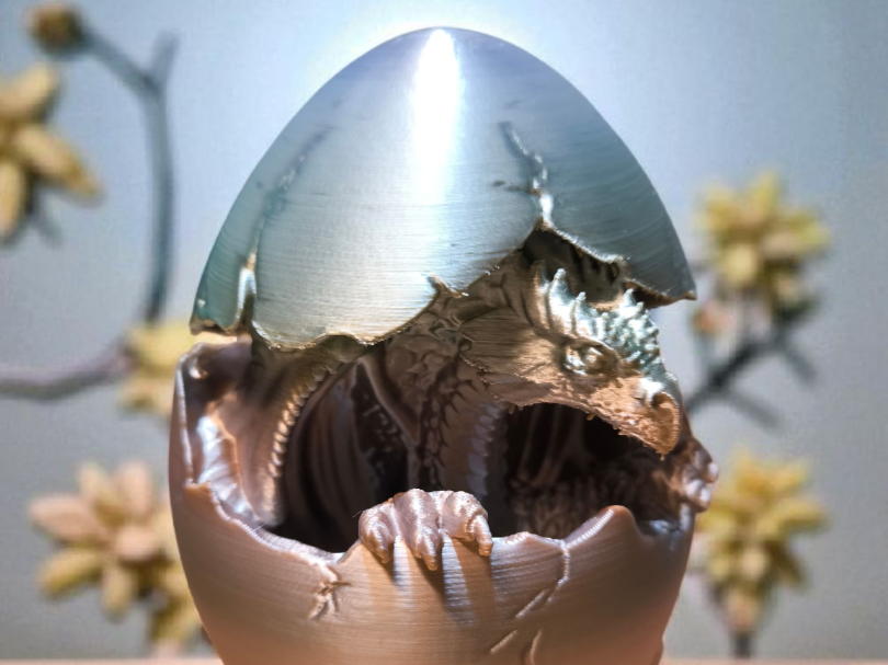 Drache im Ei