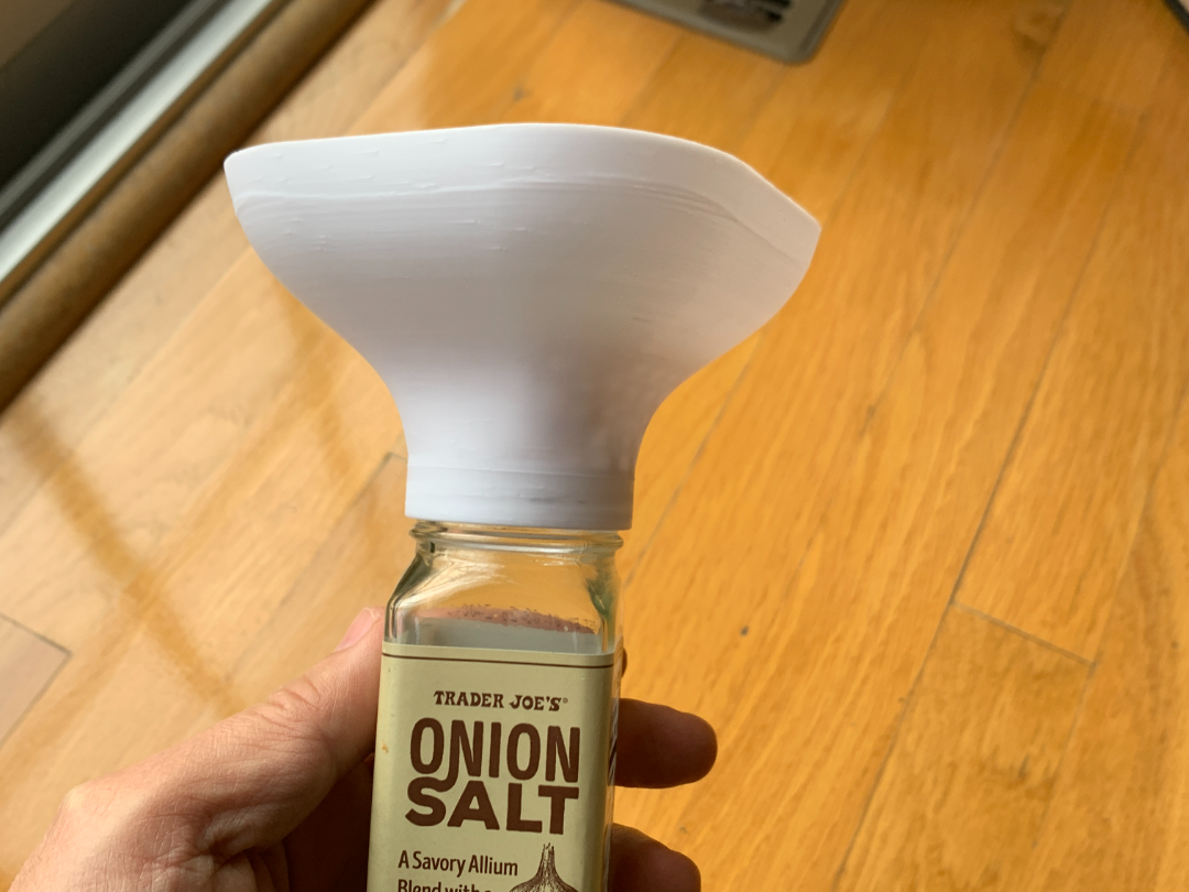 Seasoning bottle funnel