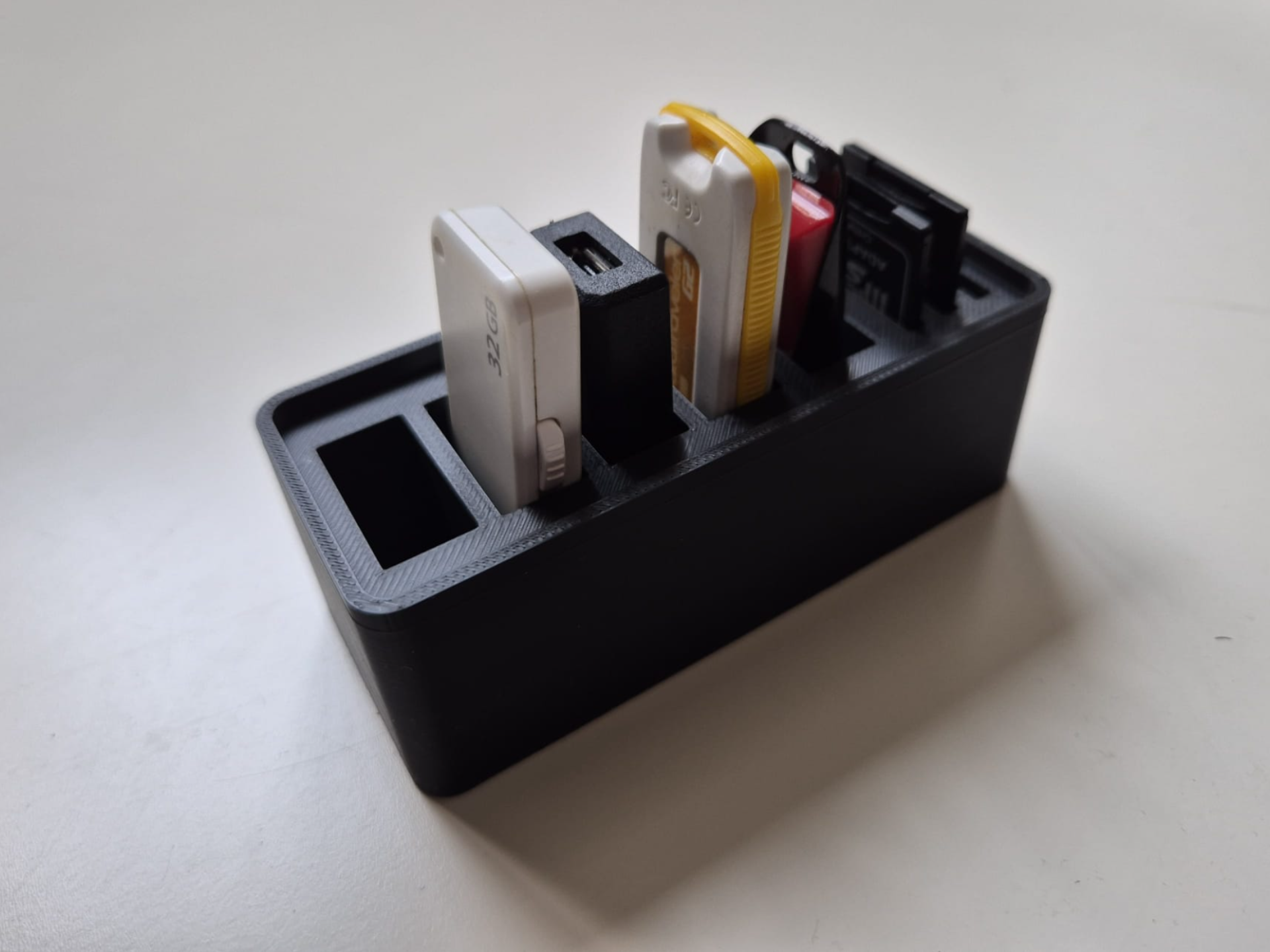 Caja de pendrives y SD