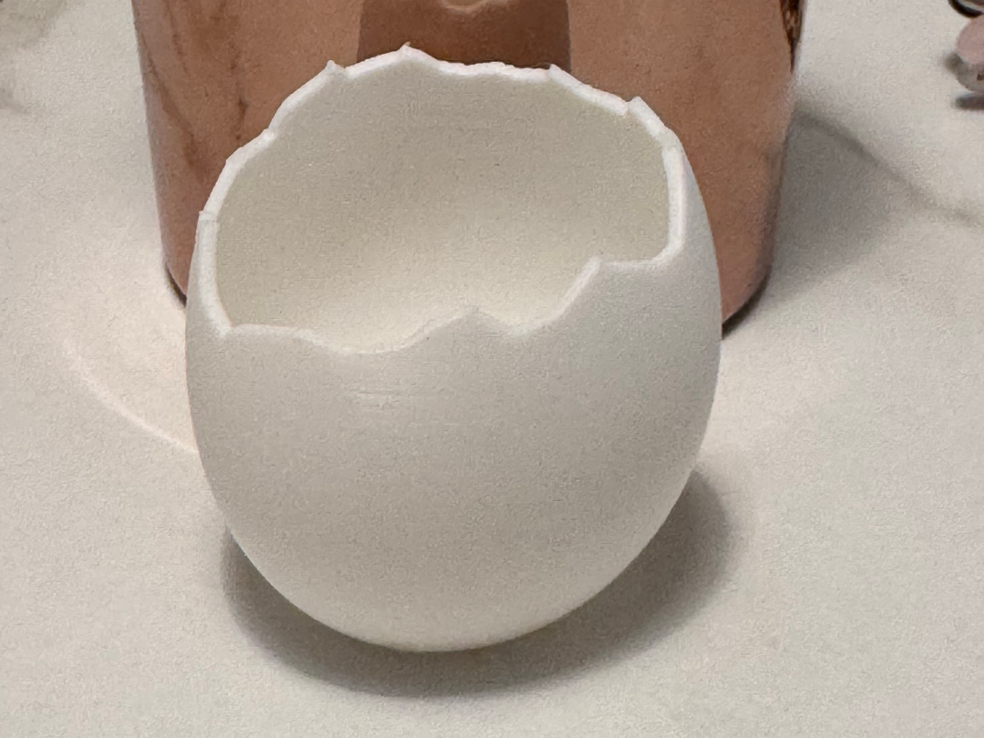 Zerbrochenes Ei für die Osterdeko