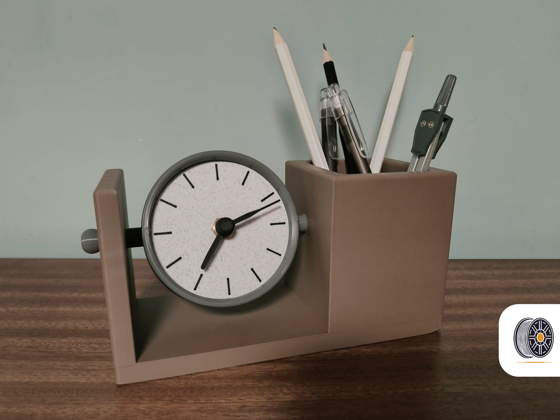 Modern desk clock & pencil holder | Multiple faces
