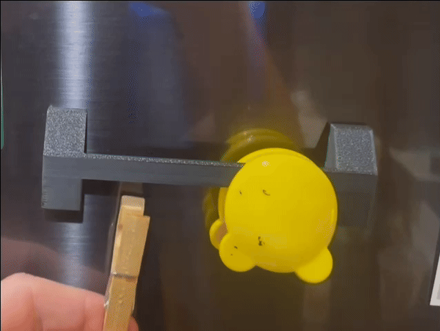 Chipbag/Clothespin holder (fridgemagnet)