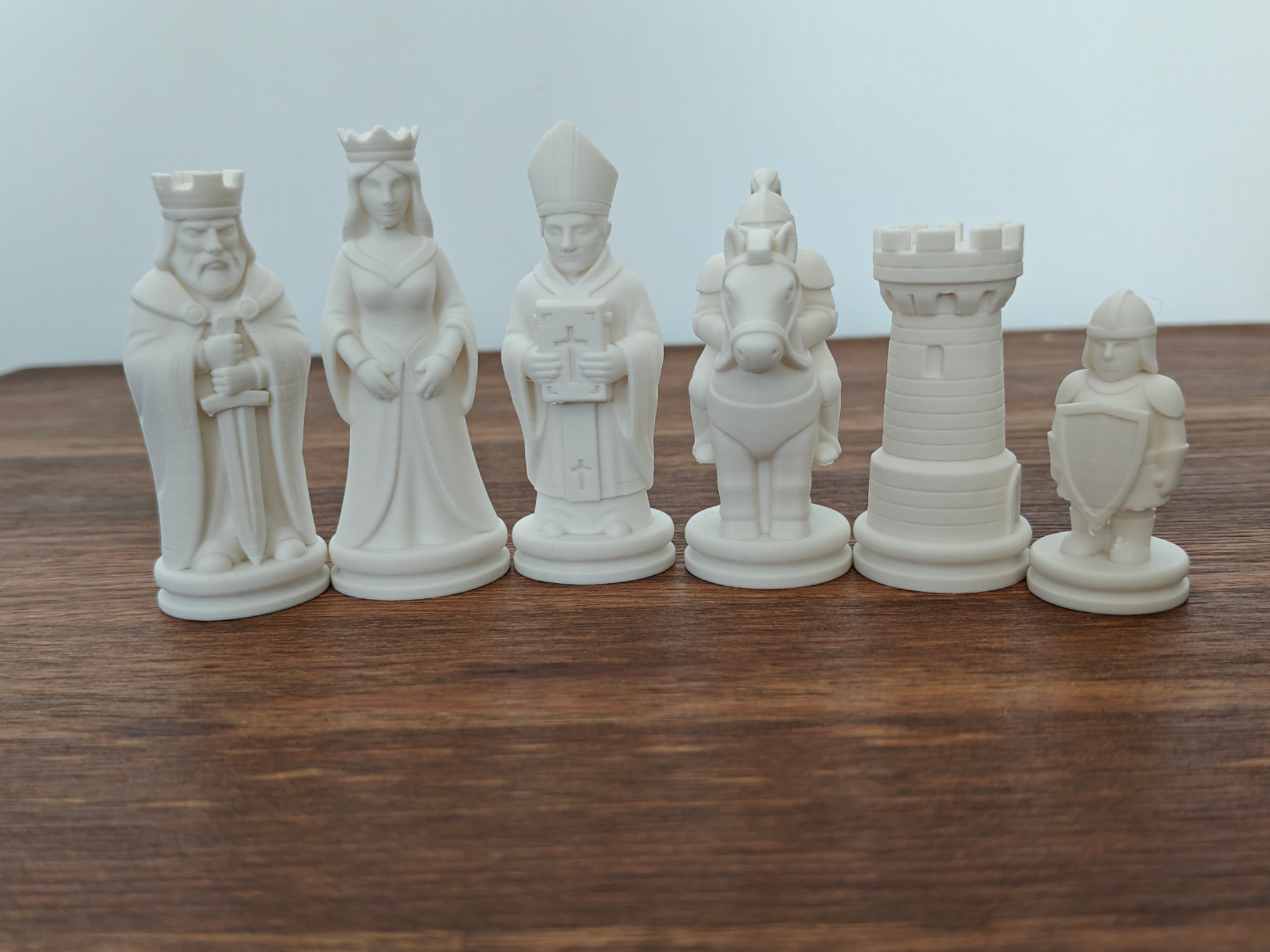 Monarchs & Knights - Classic Medieval Chess Set
