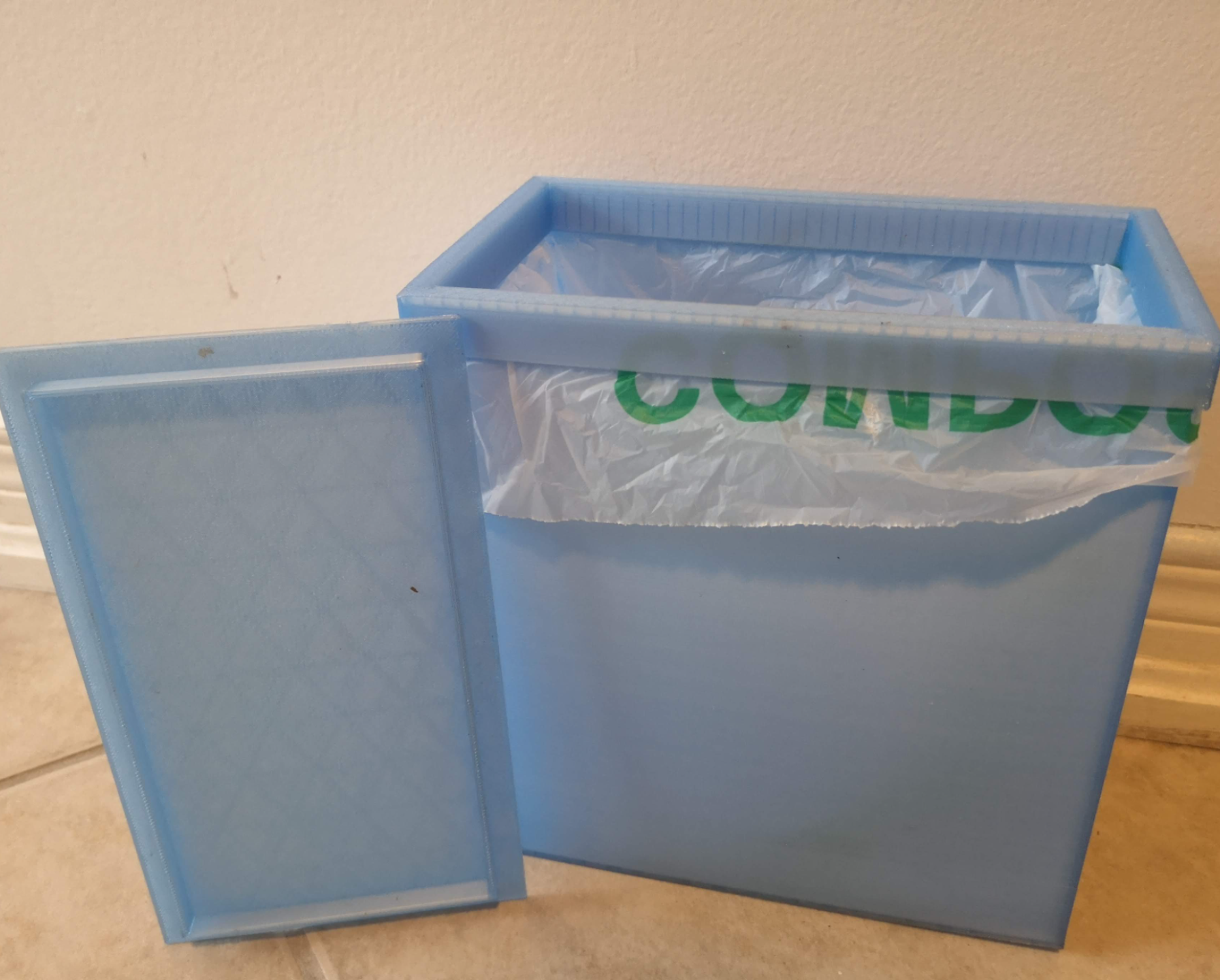 Small garbage can for daily use