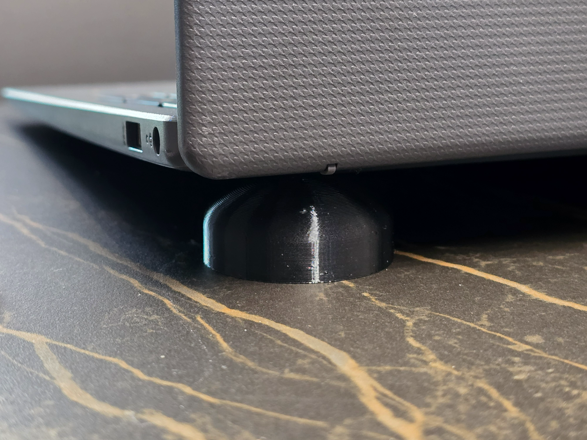 Magnetic TPU Laptop Lifts – 2cm Boost & Grip