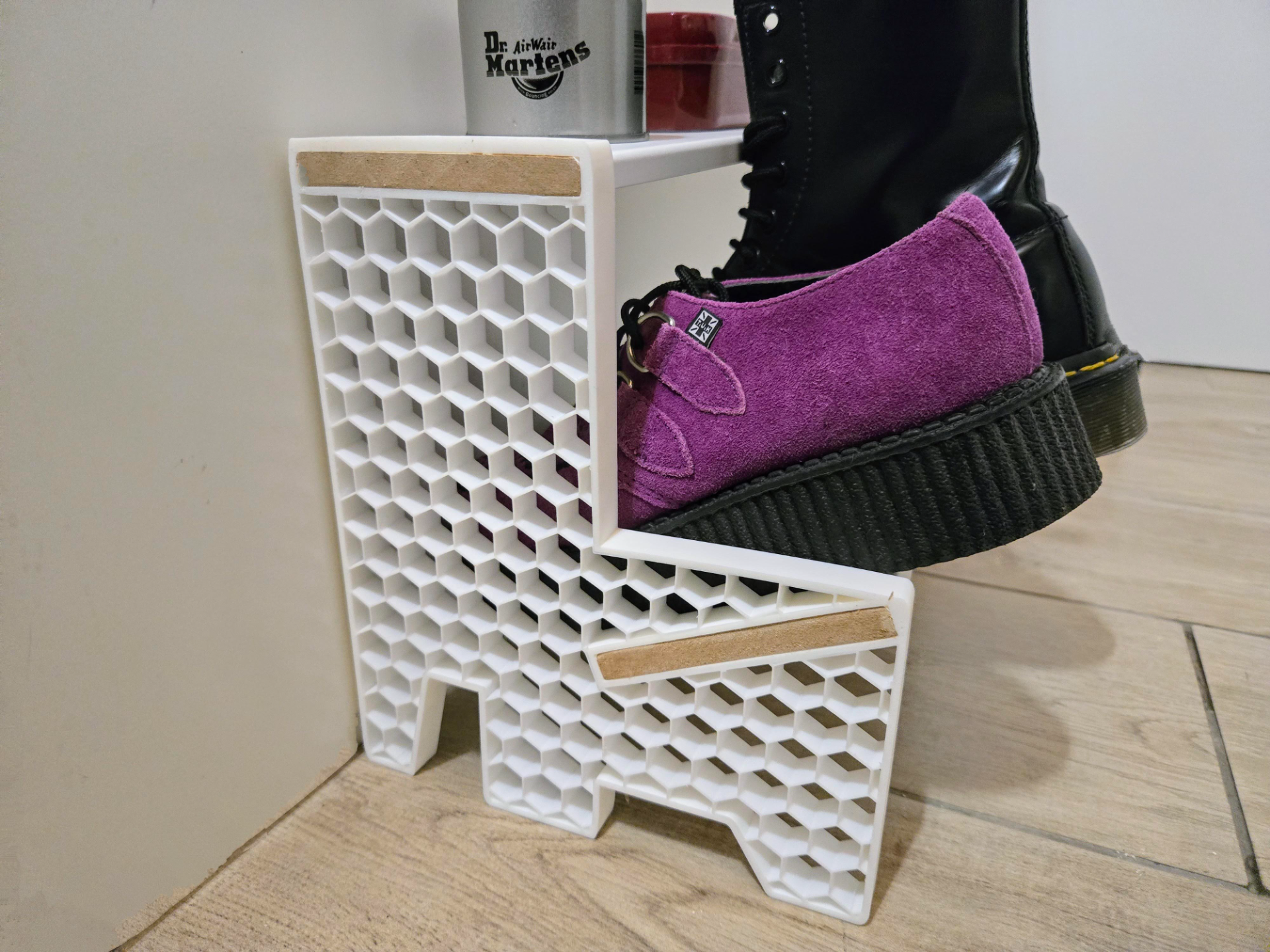 Two-tier shoe rack with customizable pattern