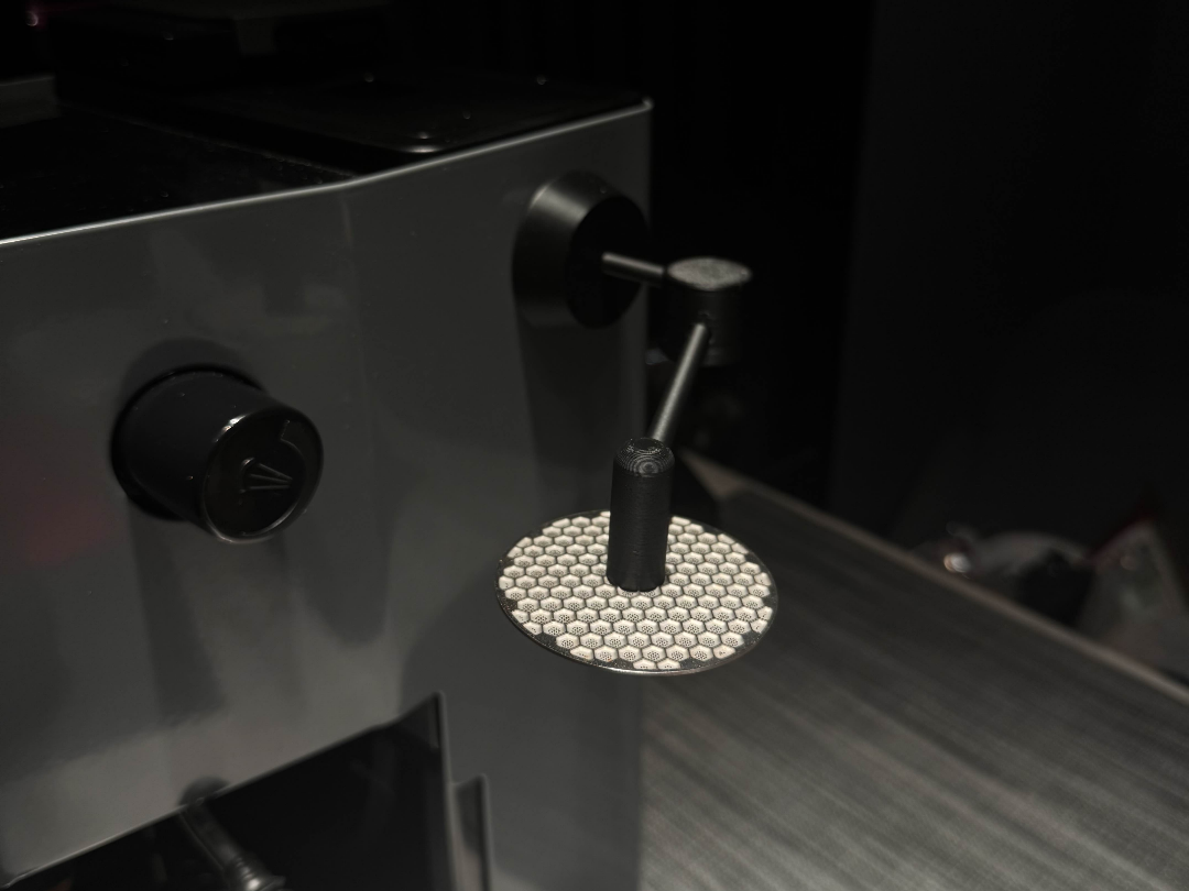 Magnetic puck screen remover + holder