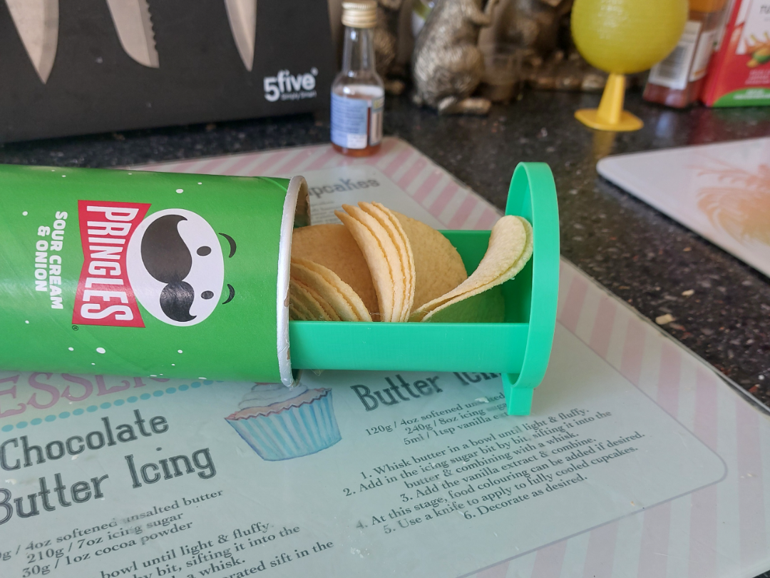 Pringles Tray with swappable lids