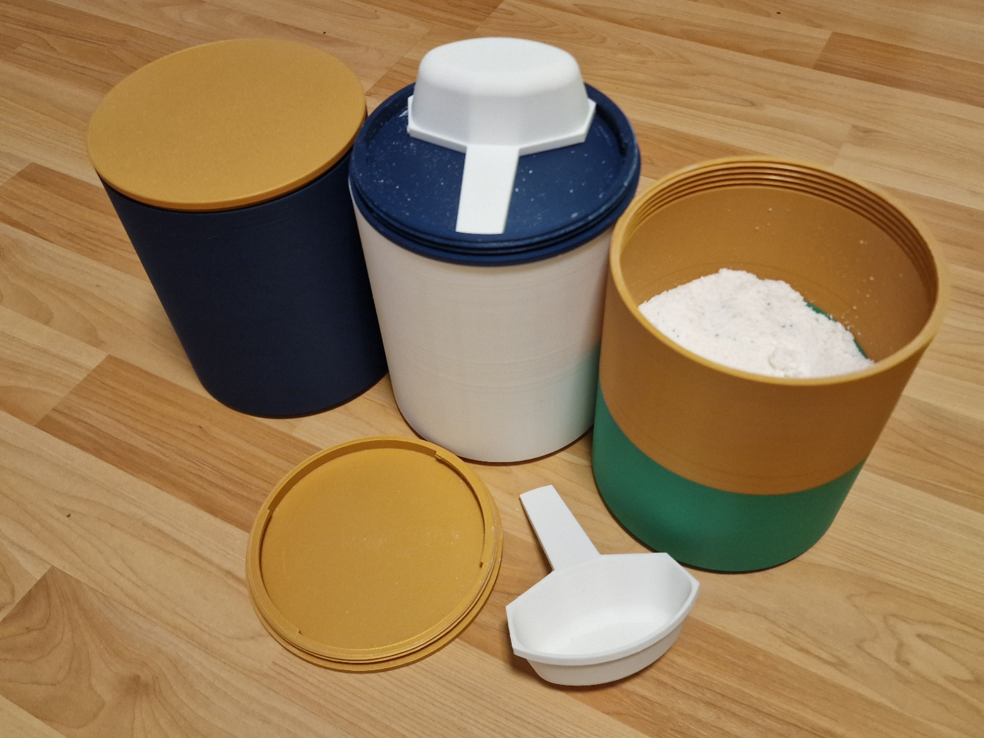 Screw Lid Container with Scoop in Lid