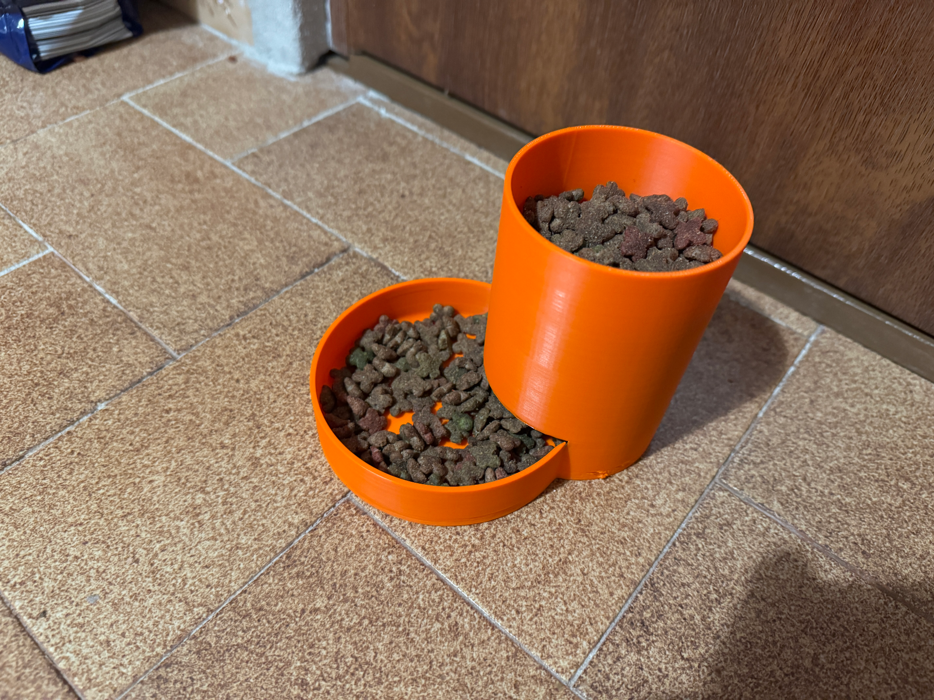 Cat food dispenser tower