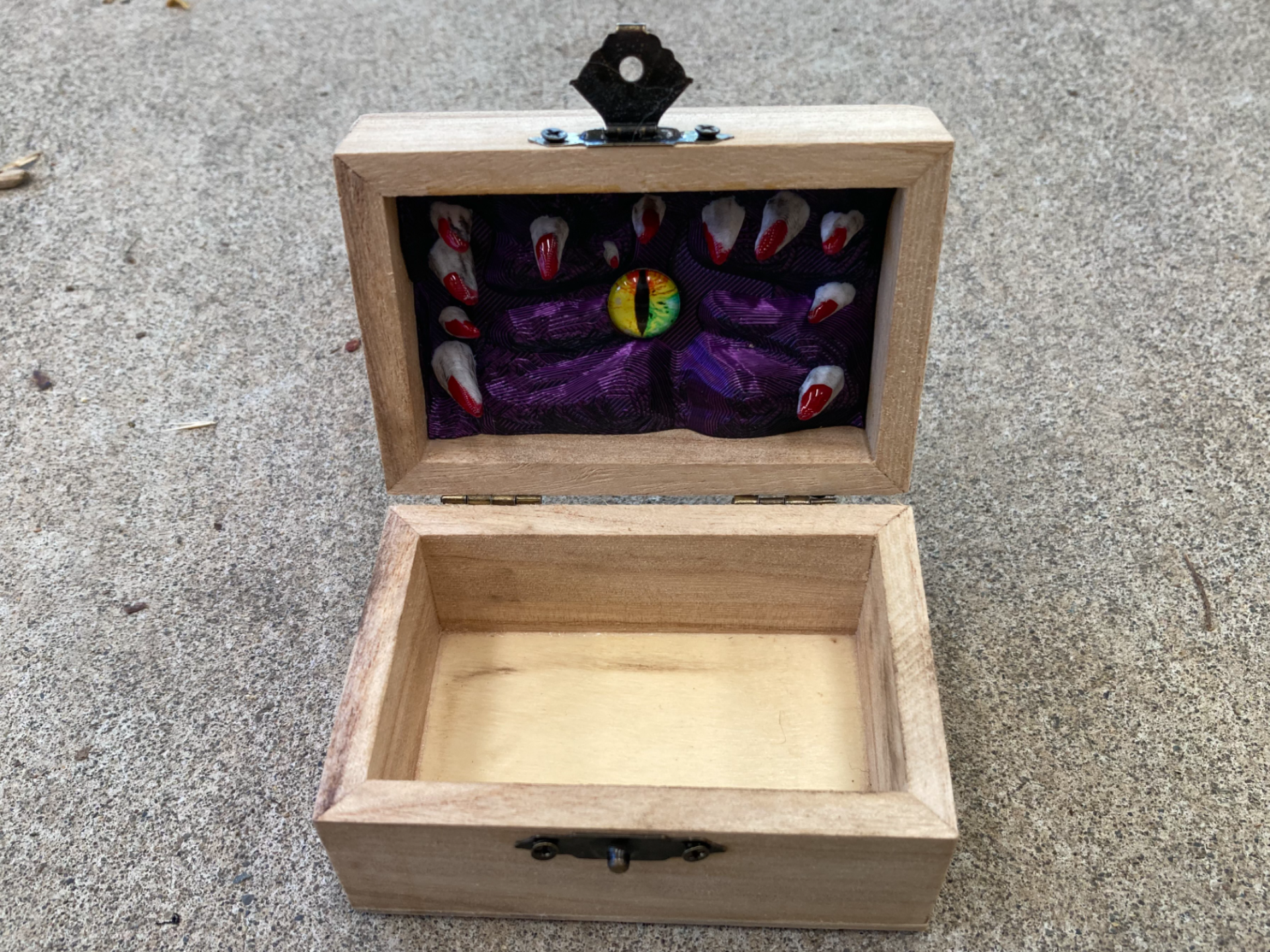Mimic with Teeth & Eye